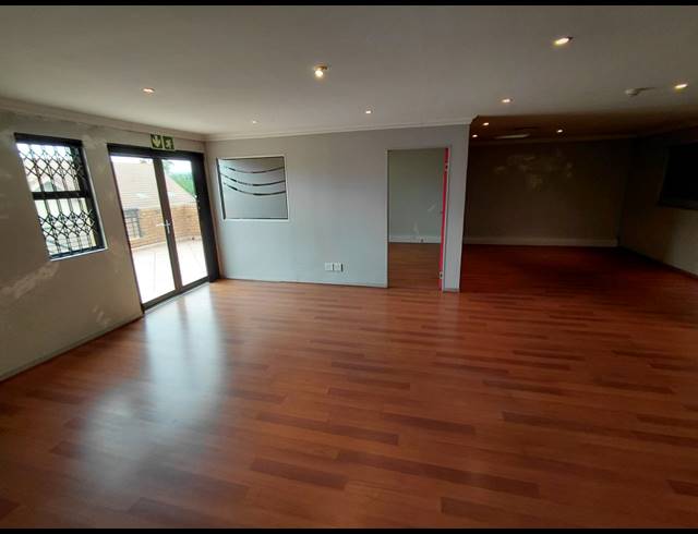 103M² OFFICE TO LET IN FOURWAYS